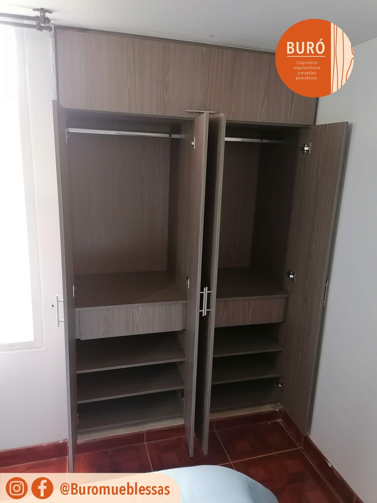 Closet puertas habatibles 0.1.jpg